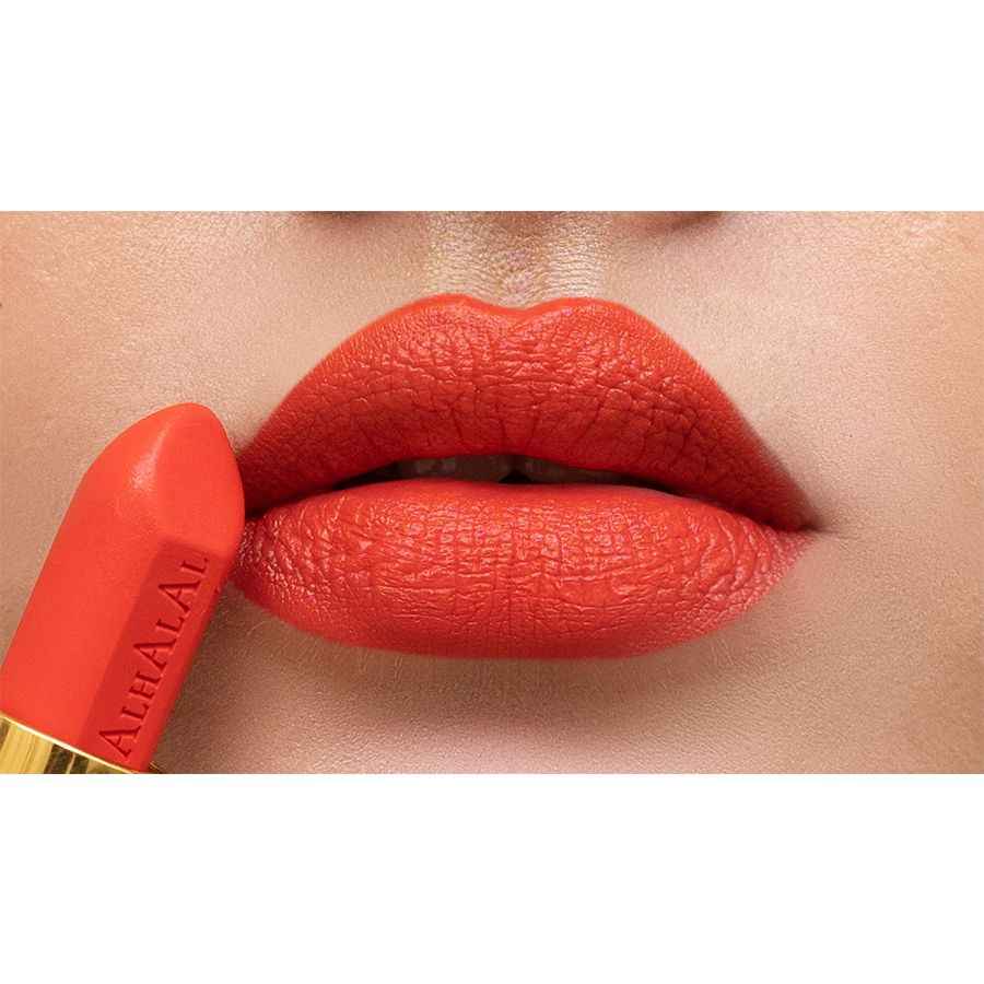 Alhalal MILANO LIPSTICK Samtlippenstift in leuchtendem Orange auf vollen Lippen